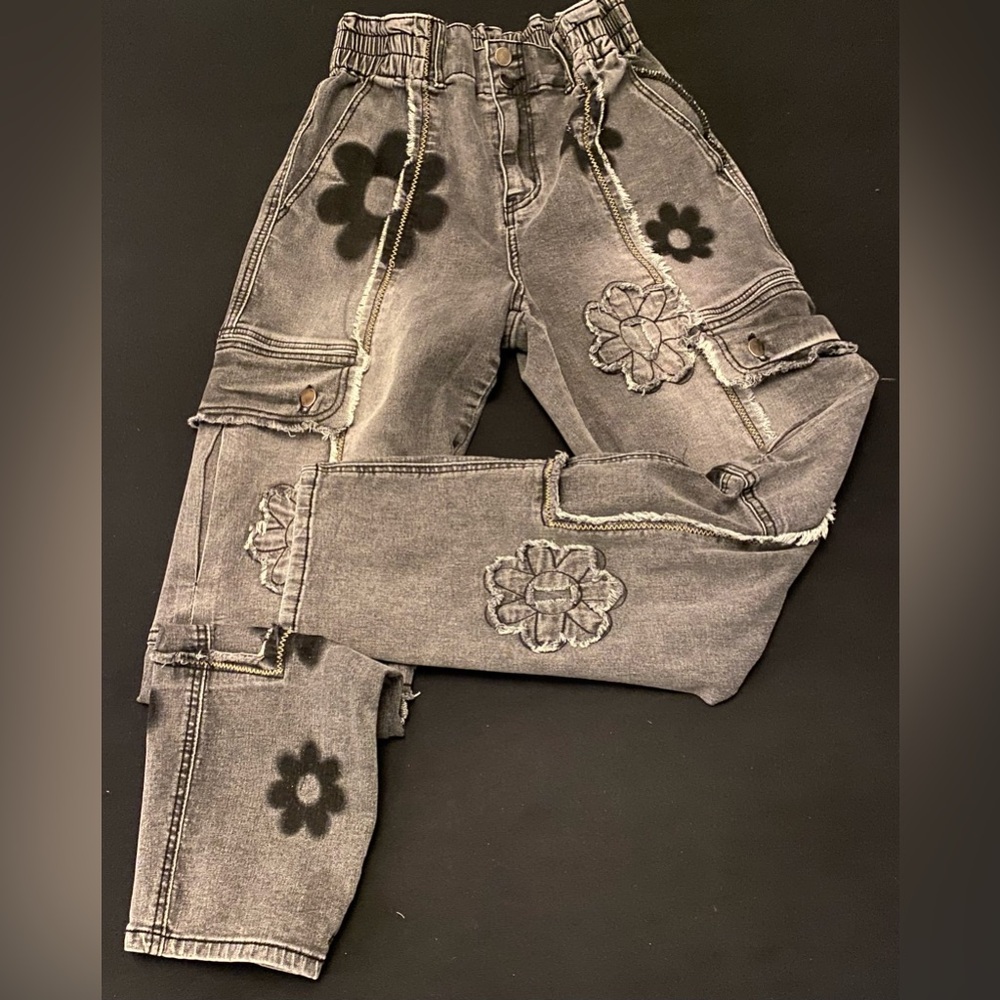 Bar x Oli & Hali Flower-Power Cargo’s Hanna Daisy Black Gray Jeans Size Small